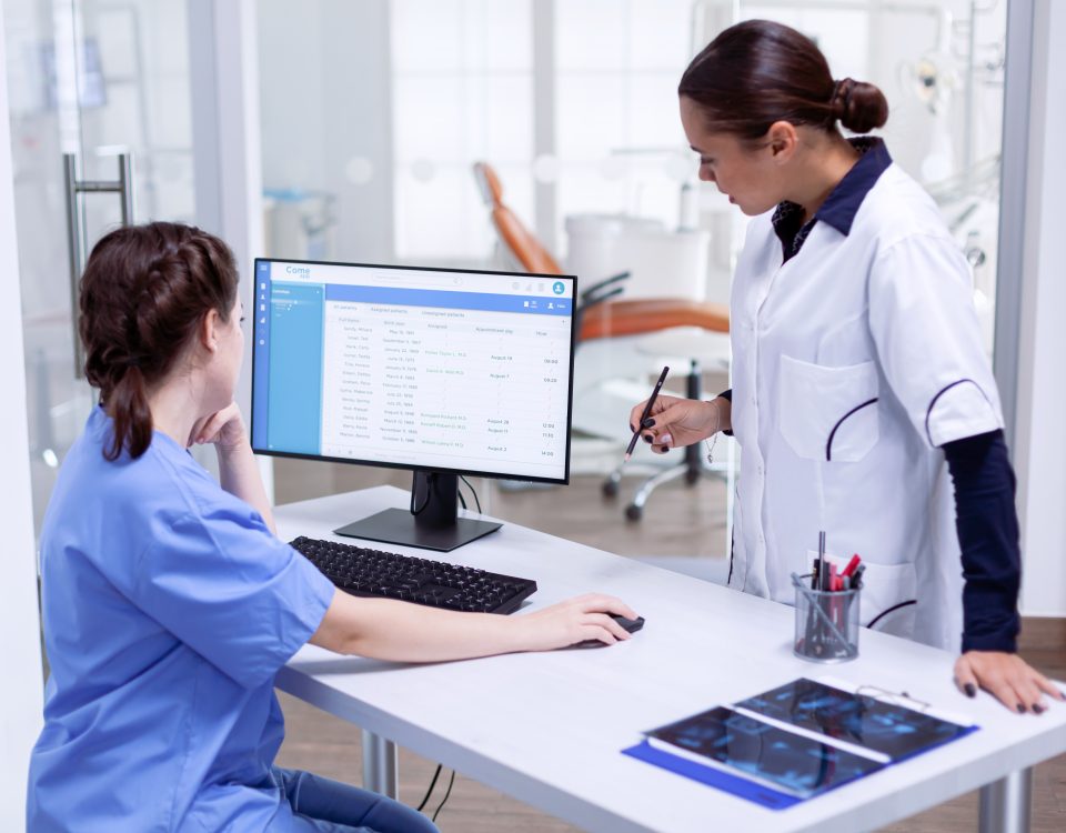 Cloud-Based EMR Software for Small Clinics vs Traditional Systems: Which Supports Growth More Effectively?
