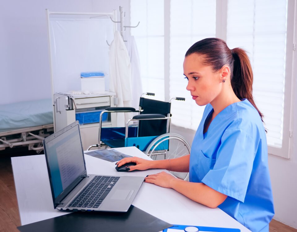 EMR Software for Nurse Practitioners: Choosing a System for Everyday Practice